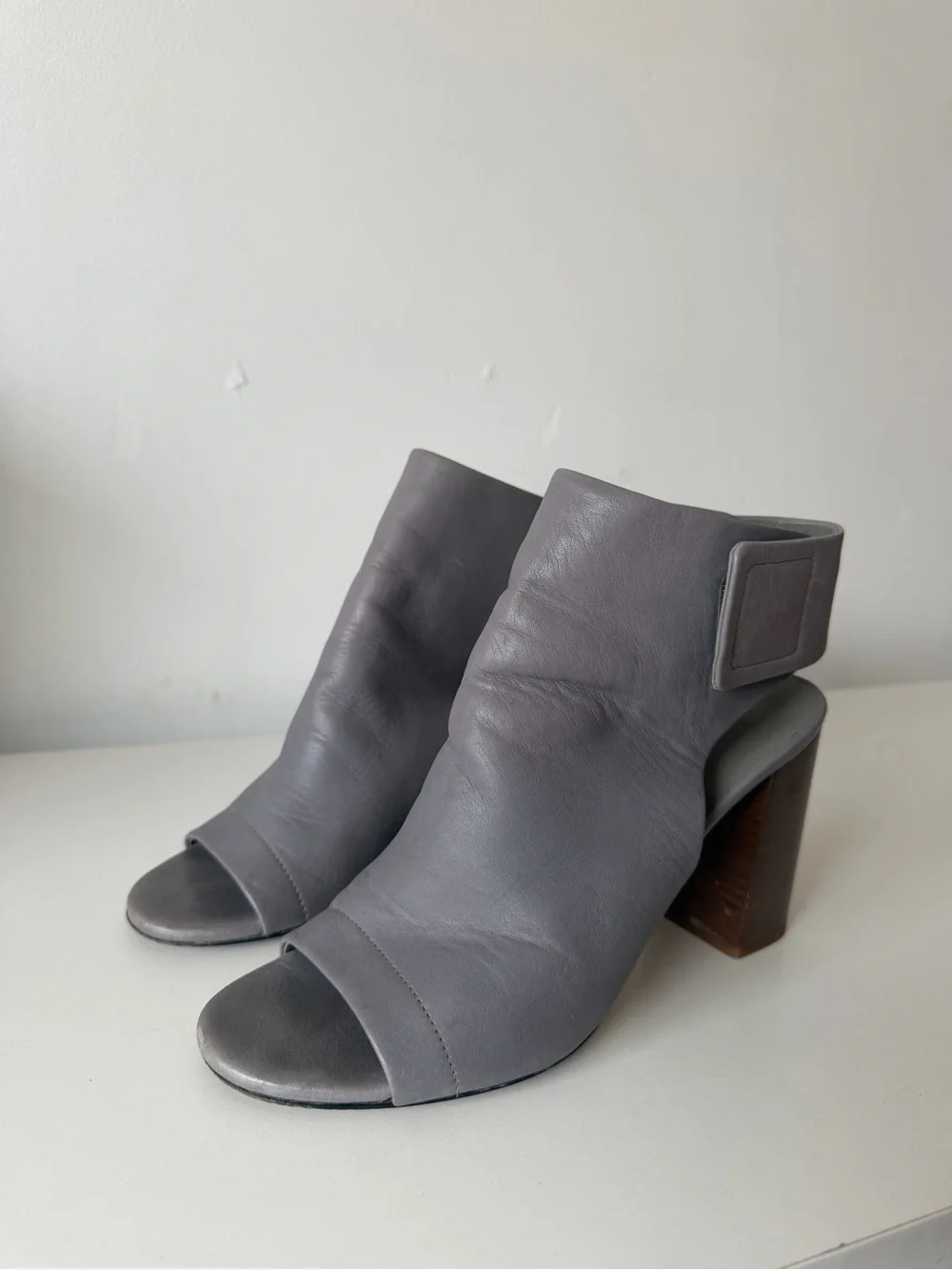 Vince Gray Leather Open-Toe Block Heel Sandals 7
